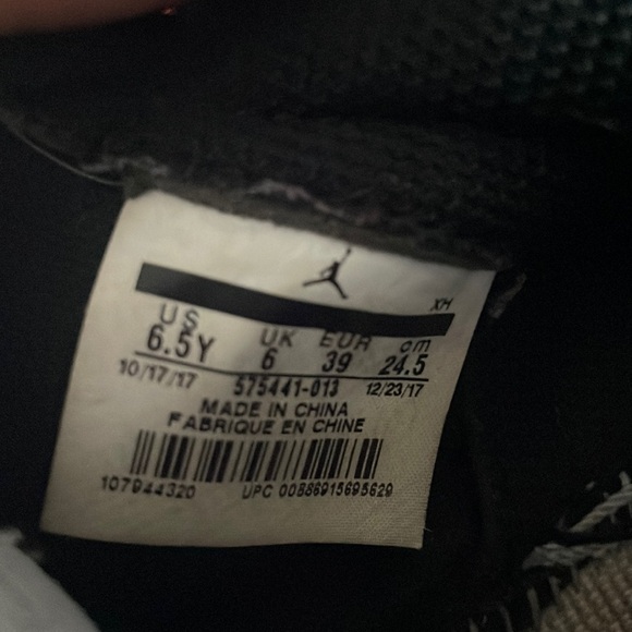 Air Jordan’s black and grey - Picture 2 of 5